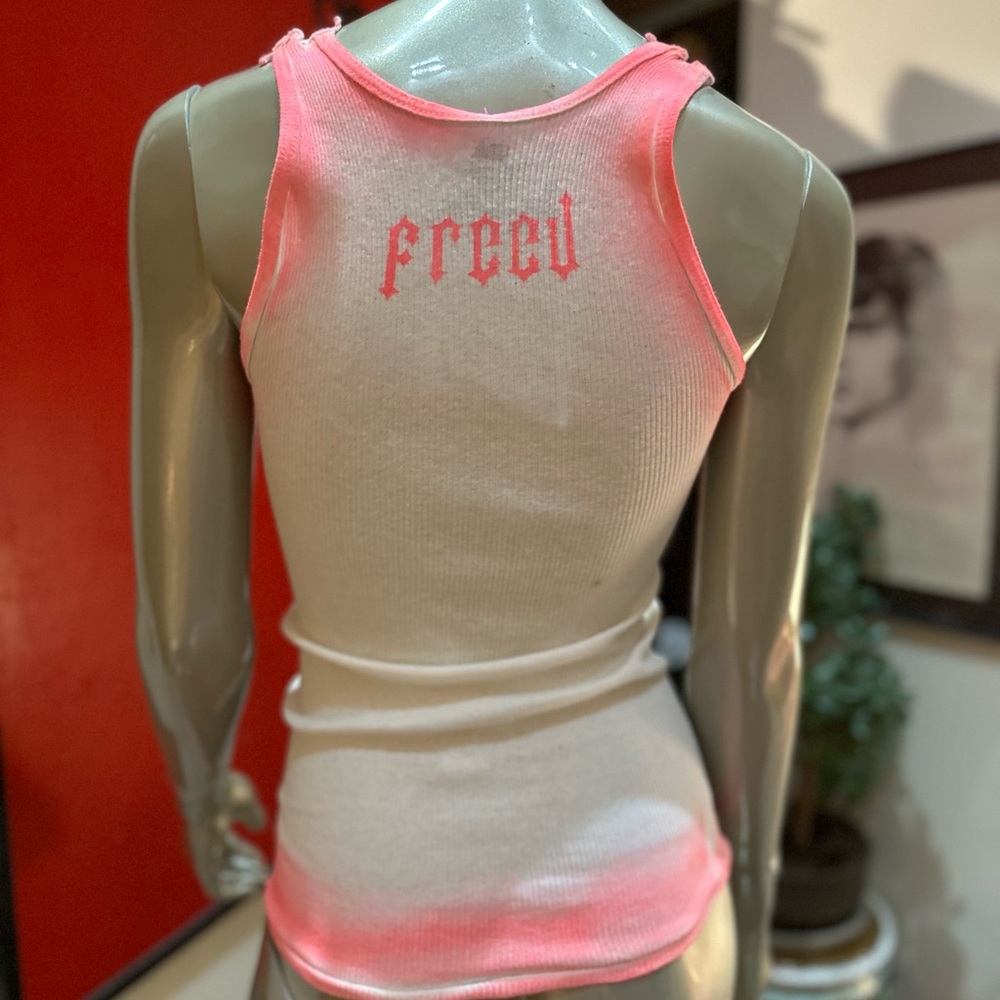 ⚡️BRITNEY SPEARS FREED distressed ribbed graffiti soft tank top S (XS) - Picture 3 of 17